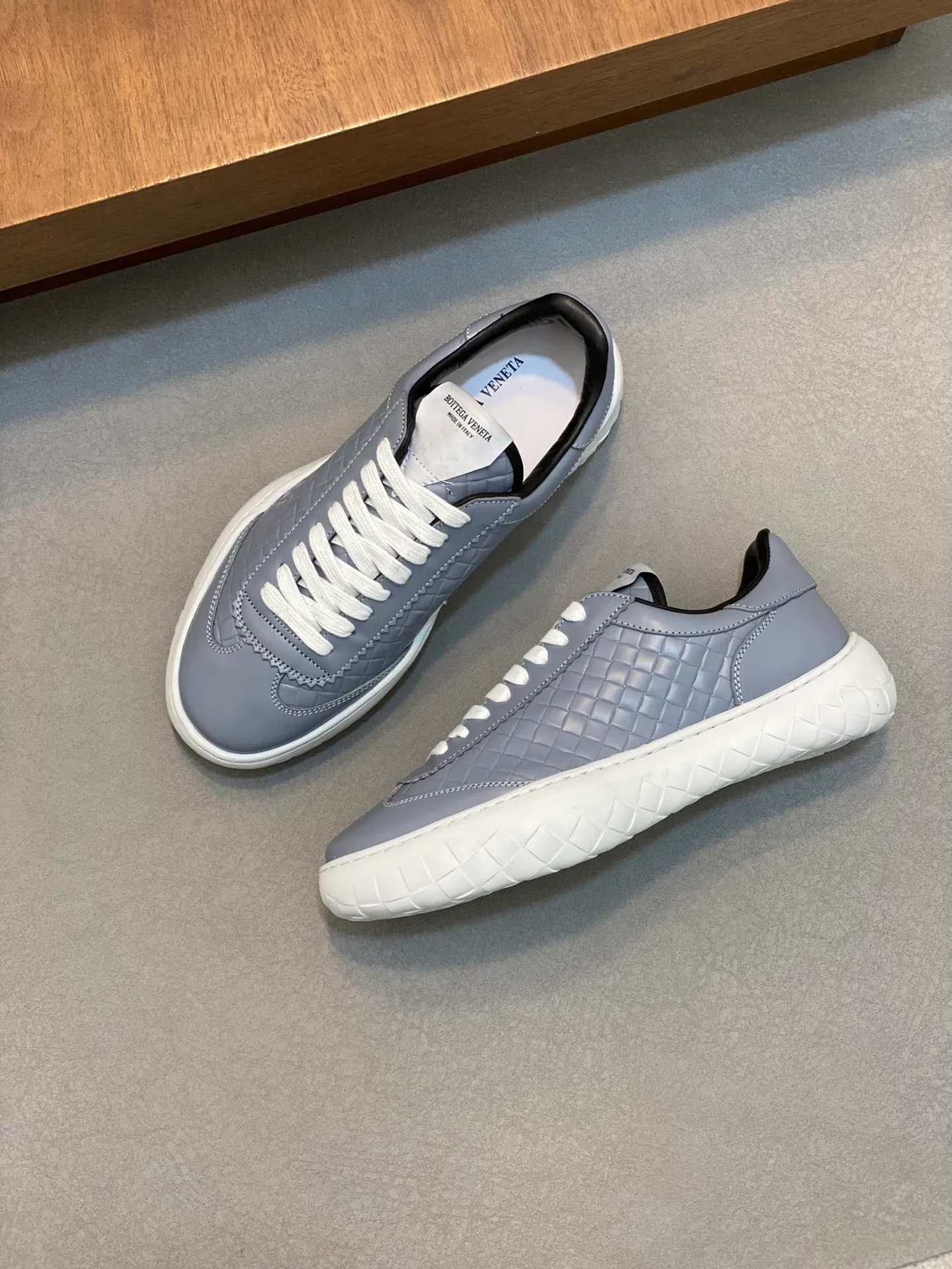 p440💰Men's Shoes BV/Bottega Veneta🆕The new men's moral training sneakers, made of Sneaker technology nylon and suede, inspired by retro basketball shoes, a new interpretation of classic sneakers, a lightweight, comfortable and breathable summer must-have item, the soles are made of classic woven texture, super recognizable, nylon suede stitching, full of texture!  Size: 38-45